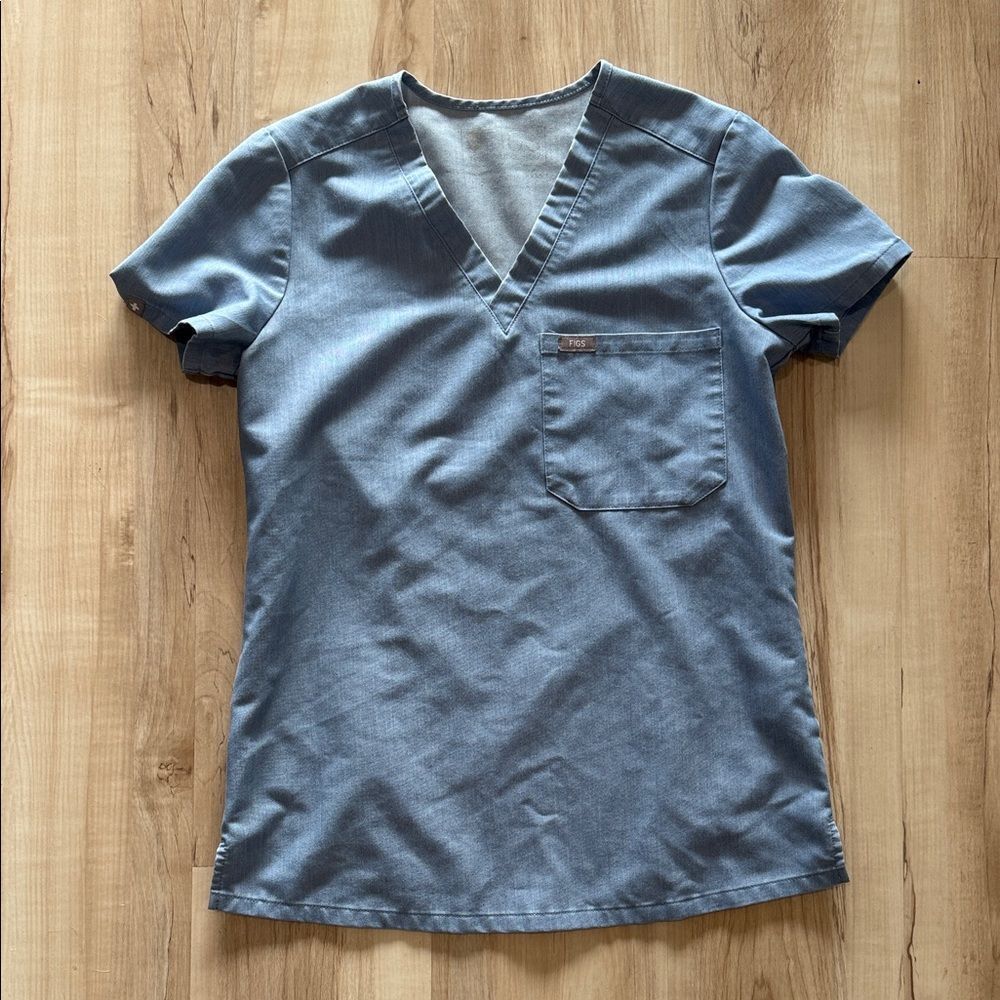 FIGS Catarina One-Pocket Scrub Top in heathered indigo
